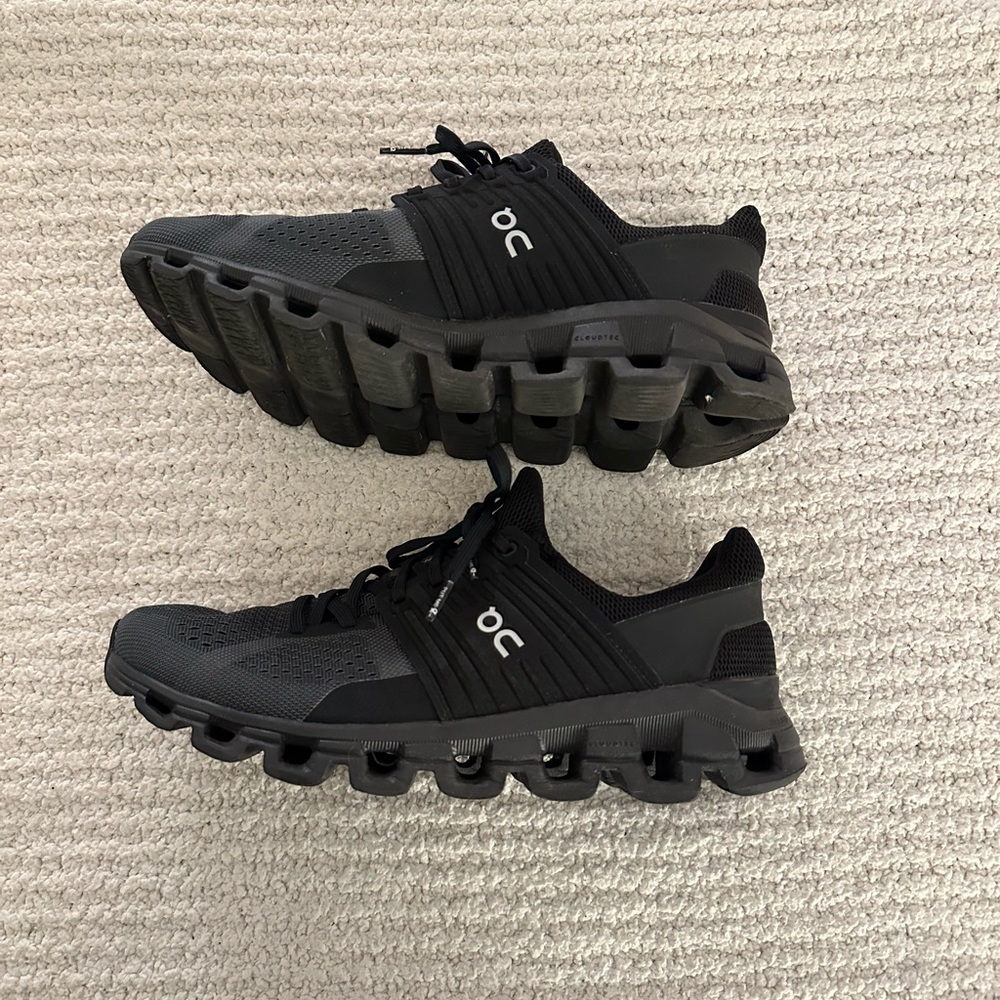 On Cloudswift Women’s Black Running Shoes- size 10